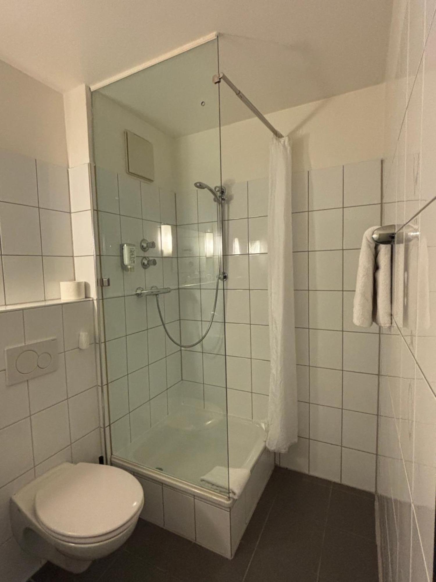 Hotel U Muelheim Free Parking Highspeed Wifi Mülheim an der Ruhr Екстериор снимка